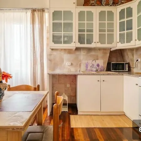 Acropole Seaview Apt *